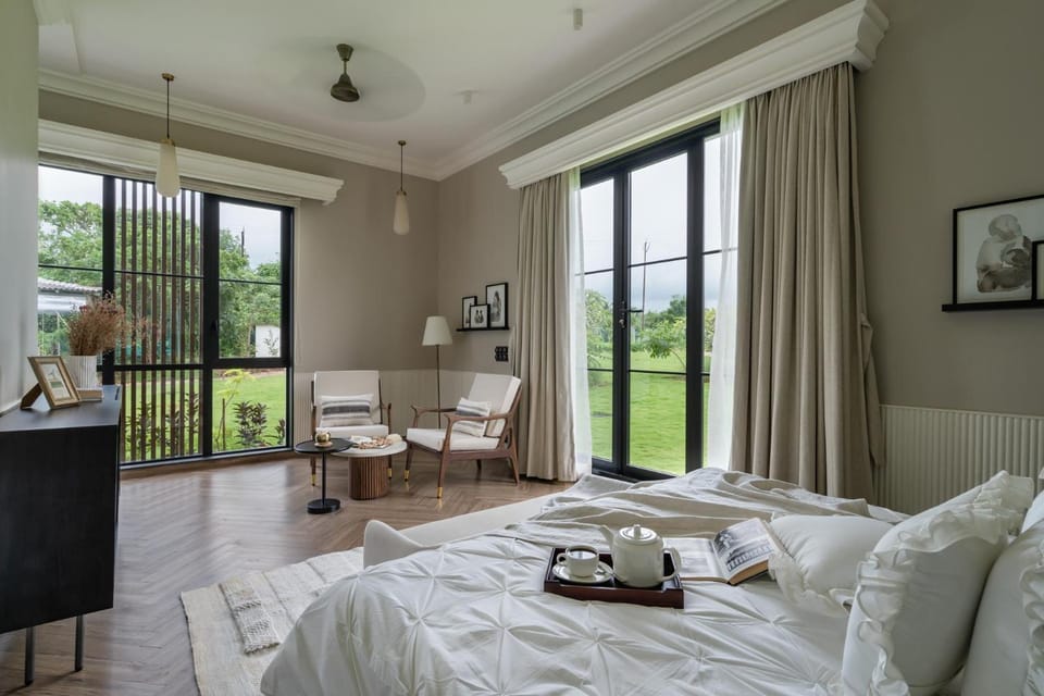 Photo of the whole room, Seating area, Dining area, Bedroom