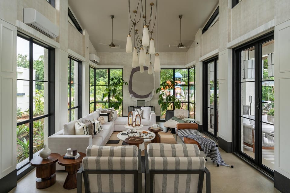 Living room, Seating area, Dining area