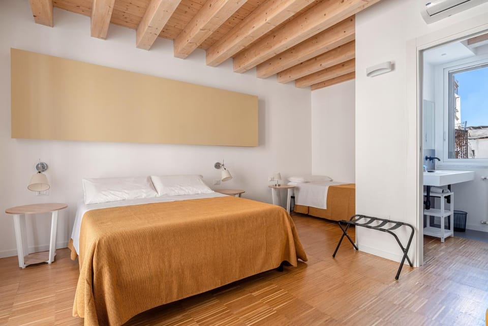 Bed, Bathroom, Photo of the whole room, Bedroom