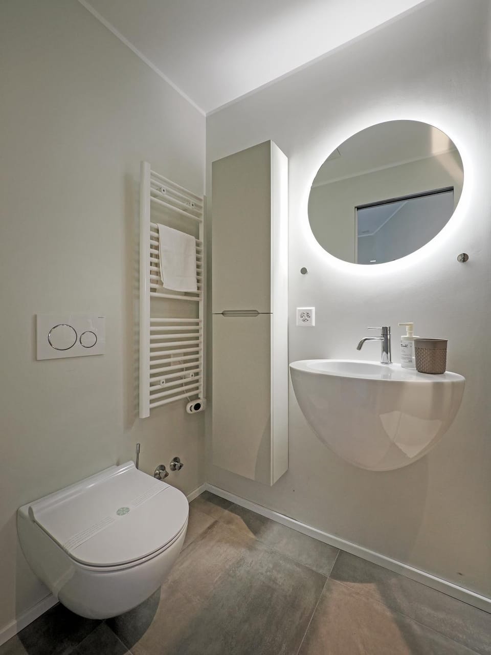 Shower, Toilet