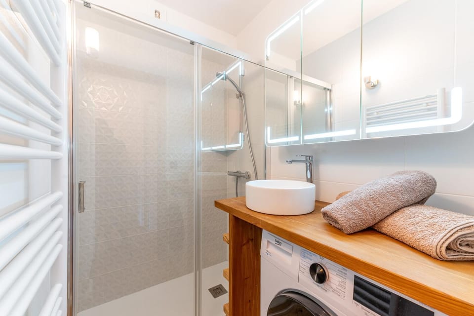 Shower, Bathroom