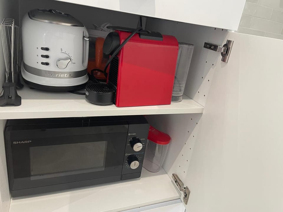Coffee/tea facilities, minibar, toaster