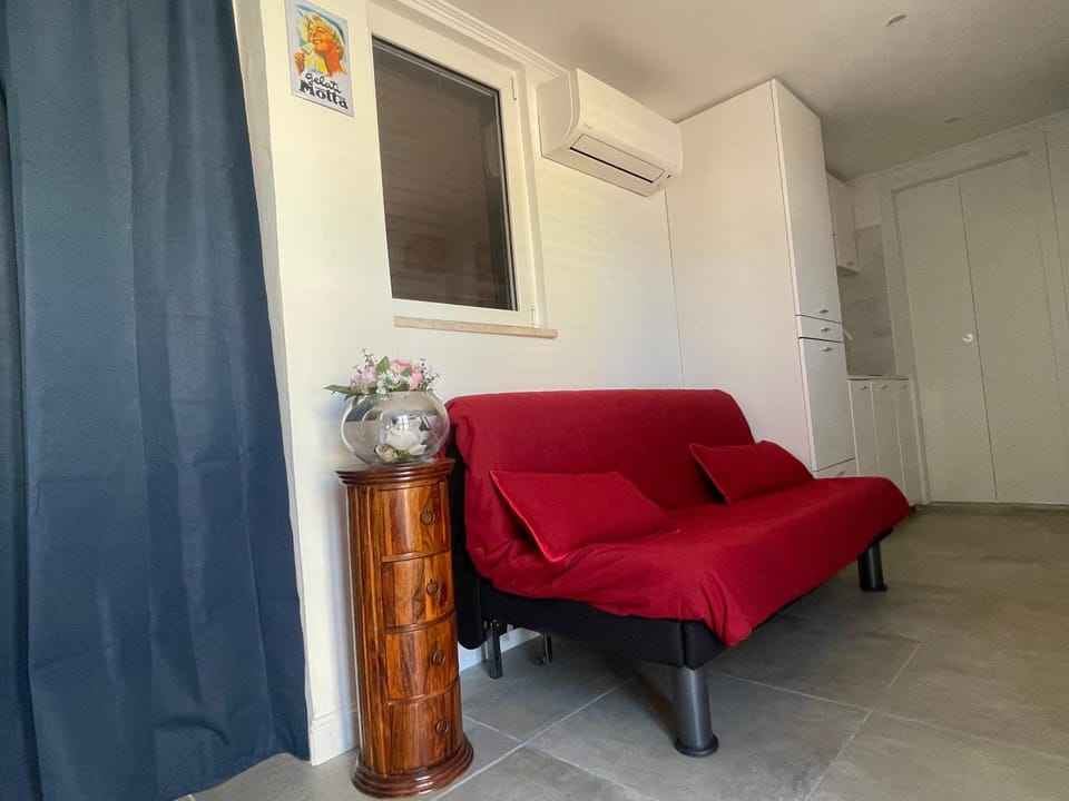 Living room, Seating area, air conditioner