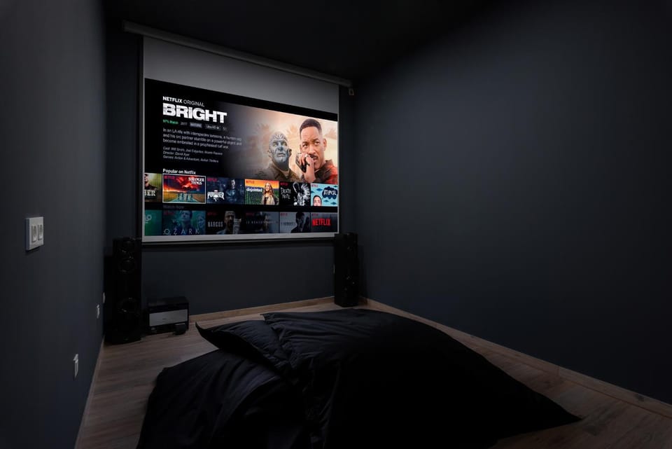 Communal lounge/ TV room, Bed, TV and multimedia, Photo of the whole room, Evening entertainment