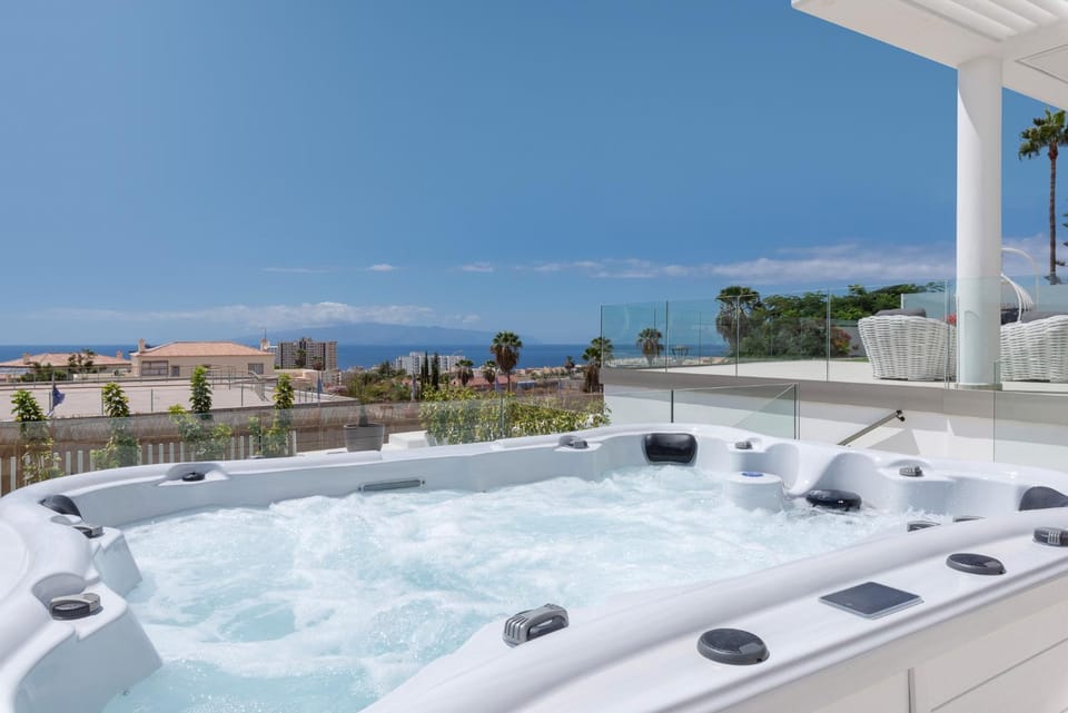 Day, View (from property/room), Balcony/Terrace, Pool view, Sea view, Swimming pool, Bath