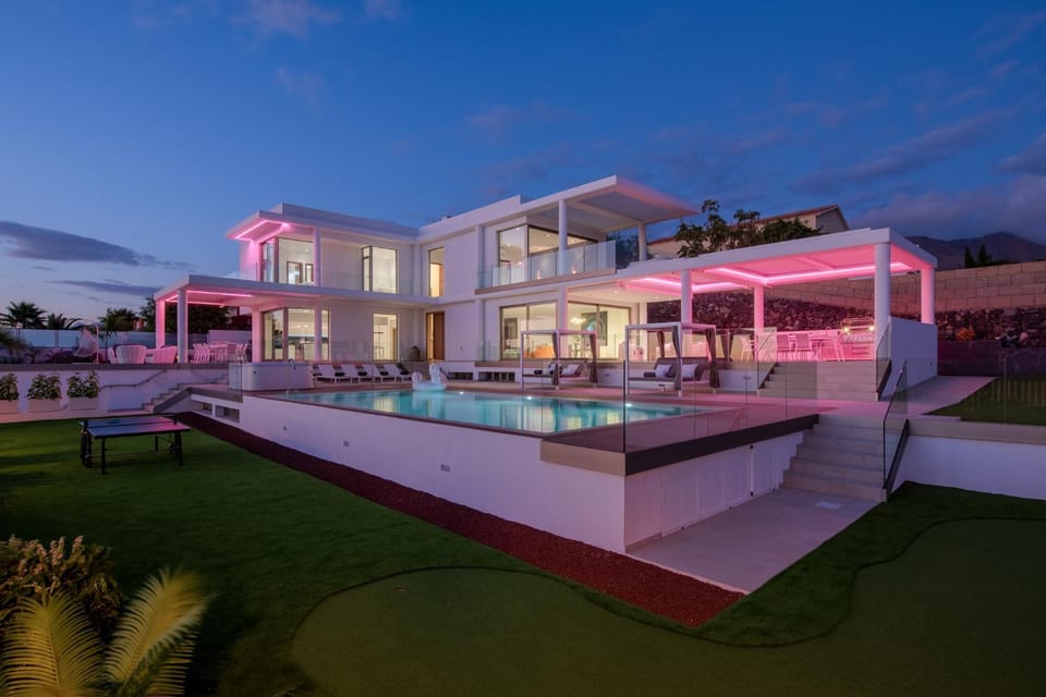 Property building, Night, Pool view, Swimming pool, sunbed