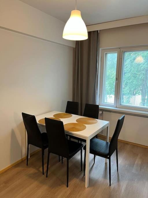 Kotimaailma - Valoisa Kolmio Vantaalla Apartment in Uusimaa
