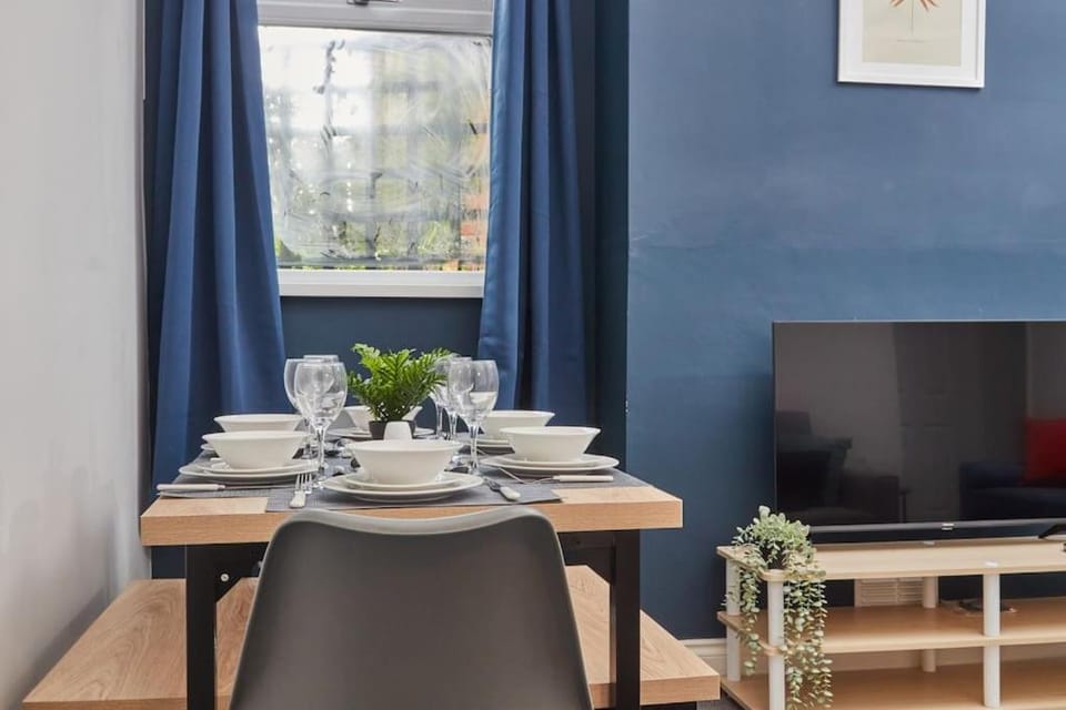 Spacious 3-Bedroom House With Garden and Parking House in England