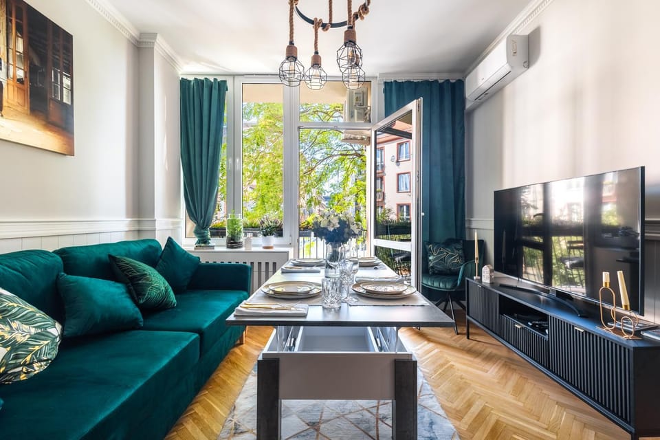 Communal lounge/ TV room, Balcony/Terrace, Living room, Dining area