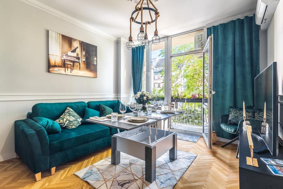 Communal lounge/ TV room, Balcony/Terrace, Living room