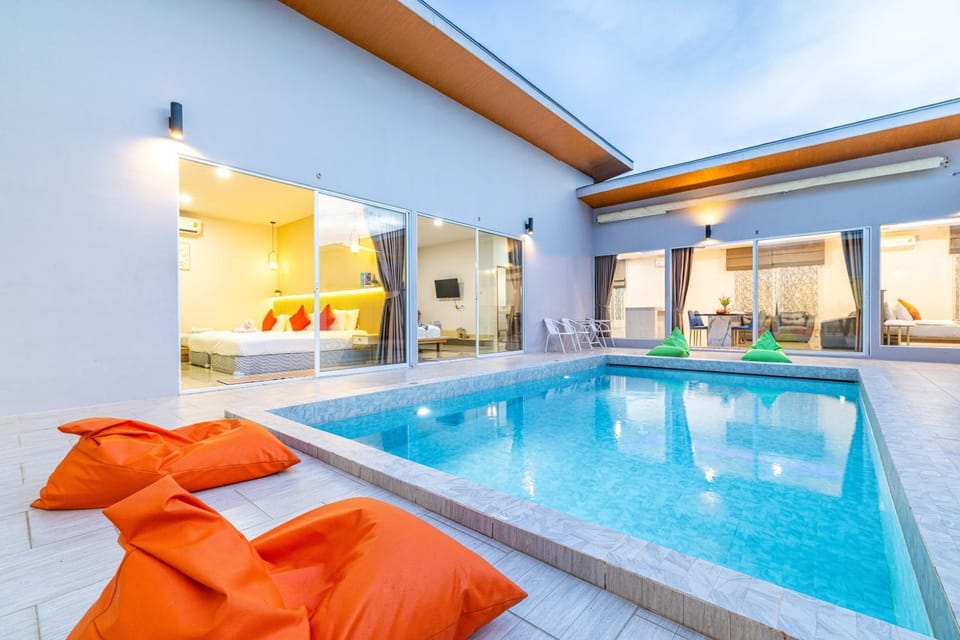 Balcony/Terrace, Living room, Seating area, Pool view, Swimming pool, Swimming pool, sunbed