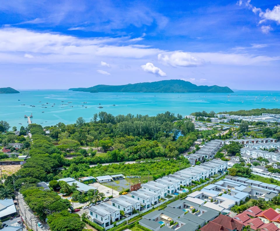 Nearby landmark, Day, Neighbourhood, Natural landscape, Bird's eye view, Beach, City view, Lake view, Mountain view, Sea view, Street view