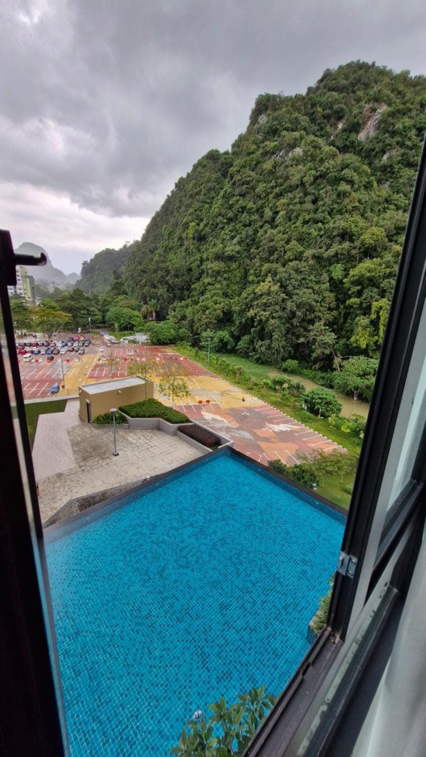 Mountain view, Pool view