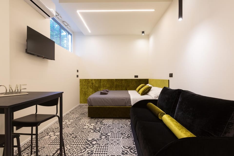Communal lounge/ TV room, Bed, Living room, Seating area, Bedroom
