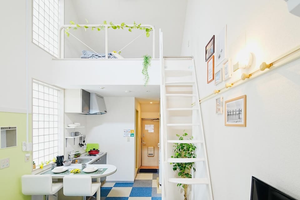 Kitchen or kitchenette, Dining area, stove