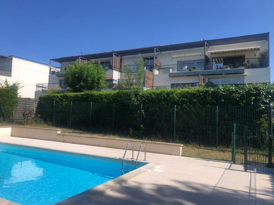 Property building, Day, Pool view, Swimming pool