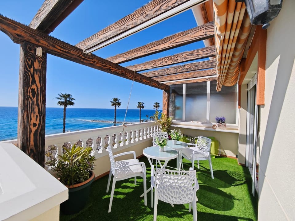 Tu Paraíso Frente al Mar Ático en Benalmádena Apartment in Benalmadena
