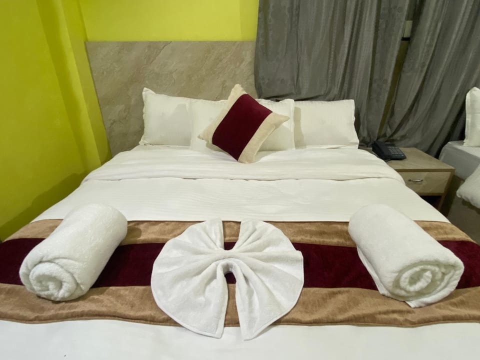 Bed, Photo of the whole room, Bedroom, towels