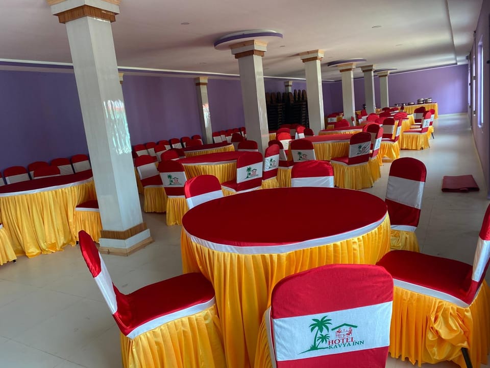 Restaurant/places to eat, Living room, Banquet/Function facilities, Seating area