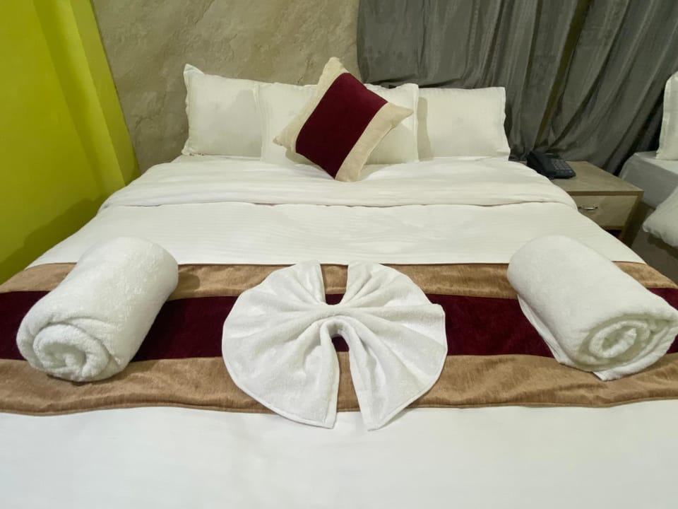 Bed, Photo of the whole room, Bedroom, towels