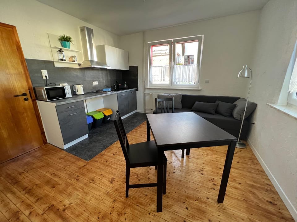 Kitchen or kitchenette, Living room, Seating area, Dining area, minibar, stove