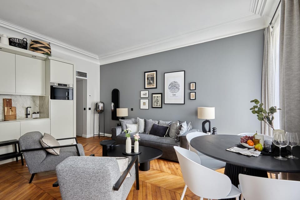 Kitchen or kitchenette, Seating area, Dining area