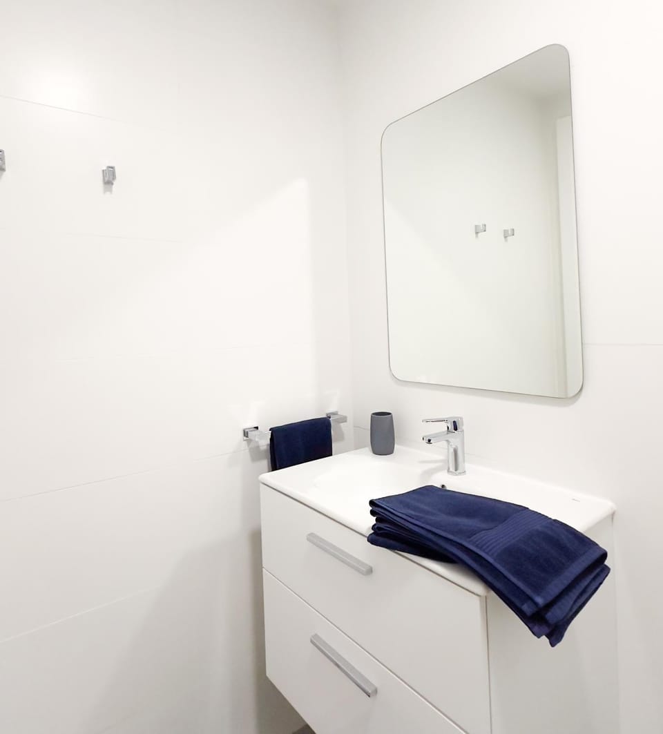 Bathroom, hair dryier, towels