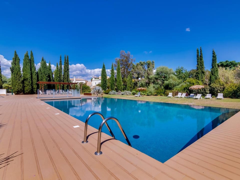Day, Natural landscape, Pool view, Swimming pool, Swimming pool, sunbed