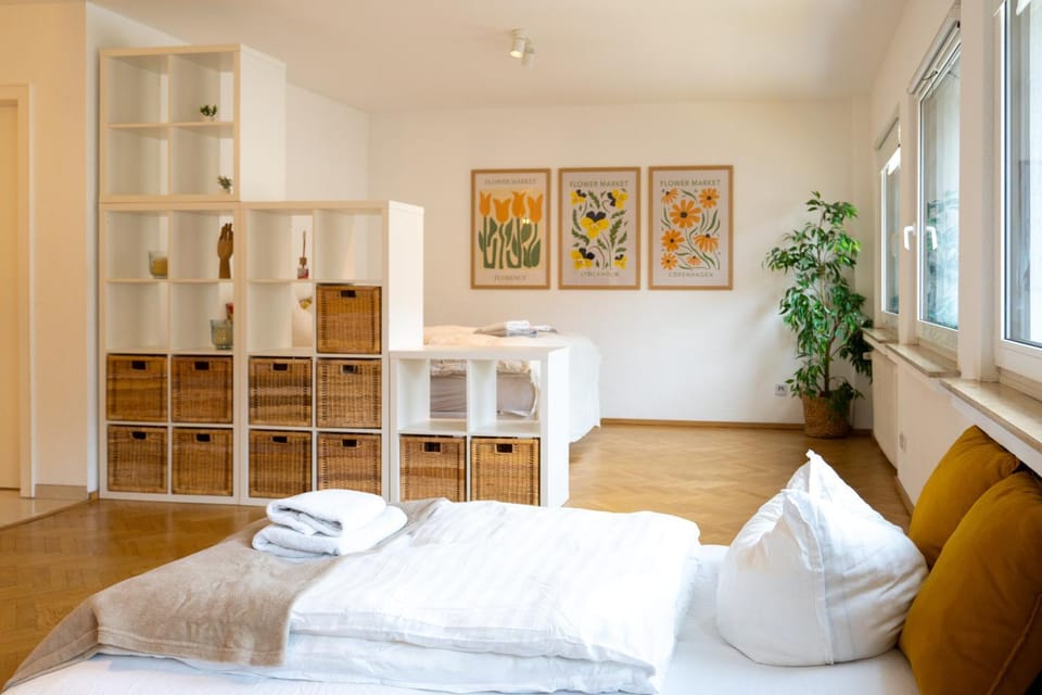 Bed, Bedroom, towels