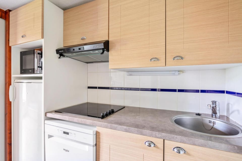 Bathroom, oven, kitchen