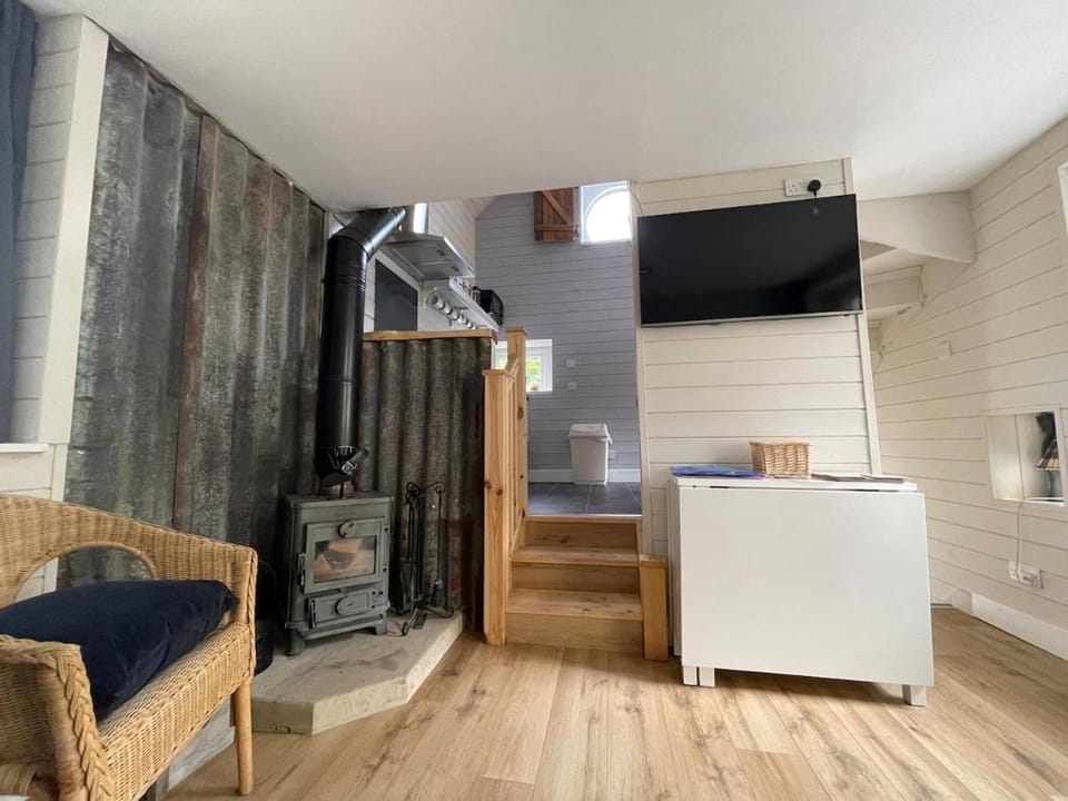 The Scullery - a quirky annex with wood fire House in Oldham District