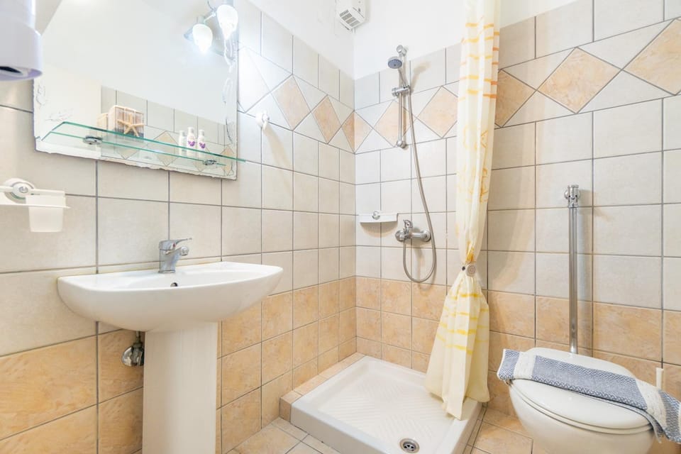 Bathroom, Living room