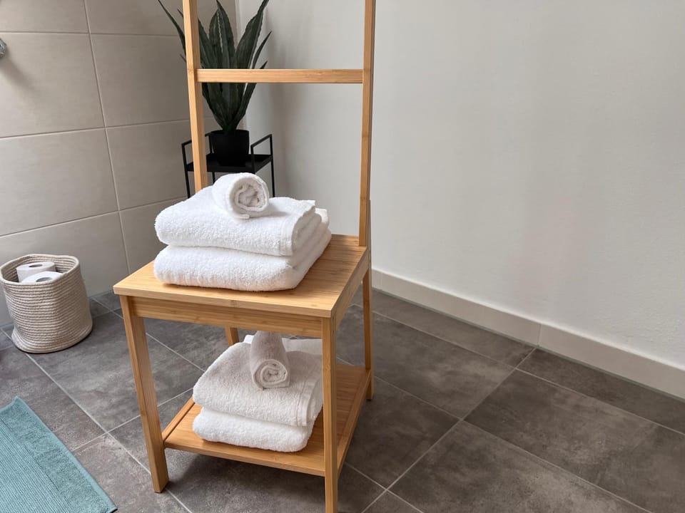 Bathroom, towels