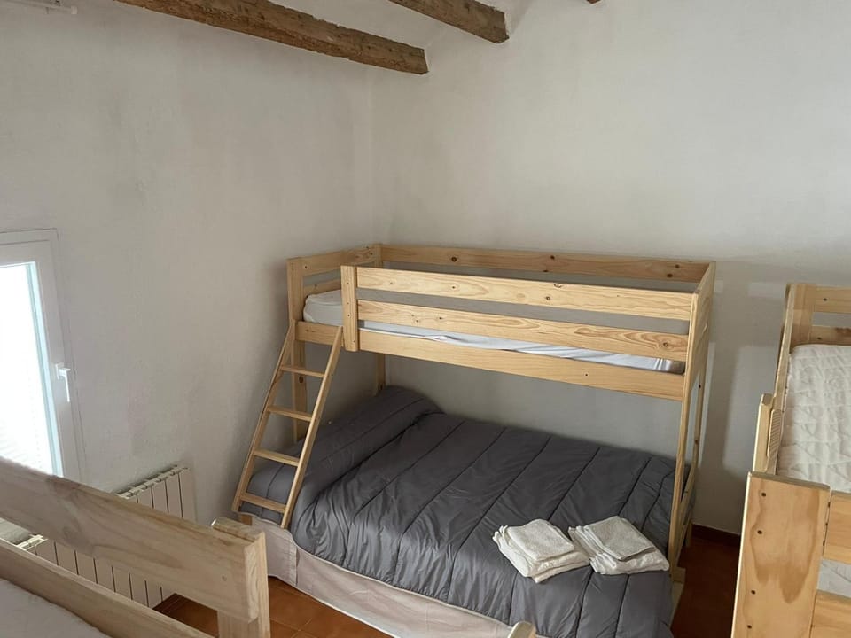 Bedroom, bunk bed