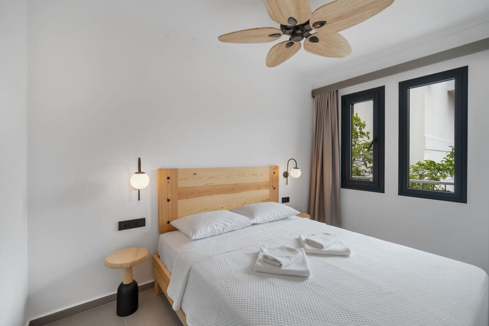 Bed, Bedroom, fireplace