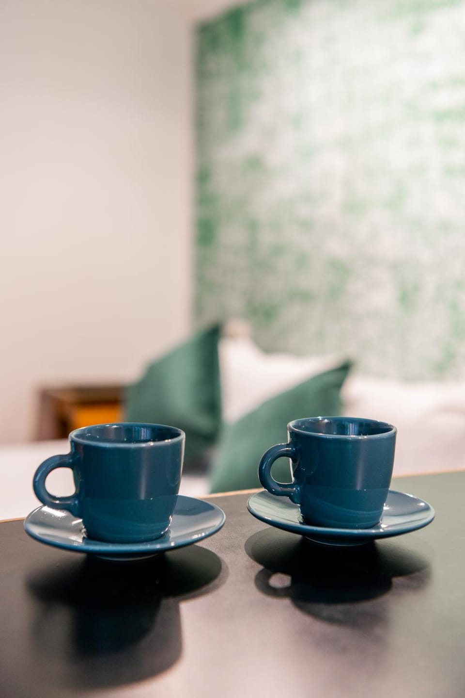Coffee/tea facilities, locker, air conditioner
