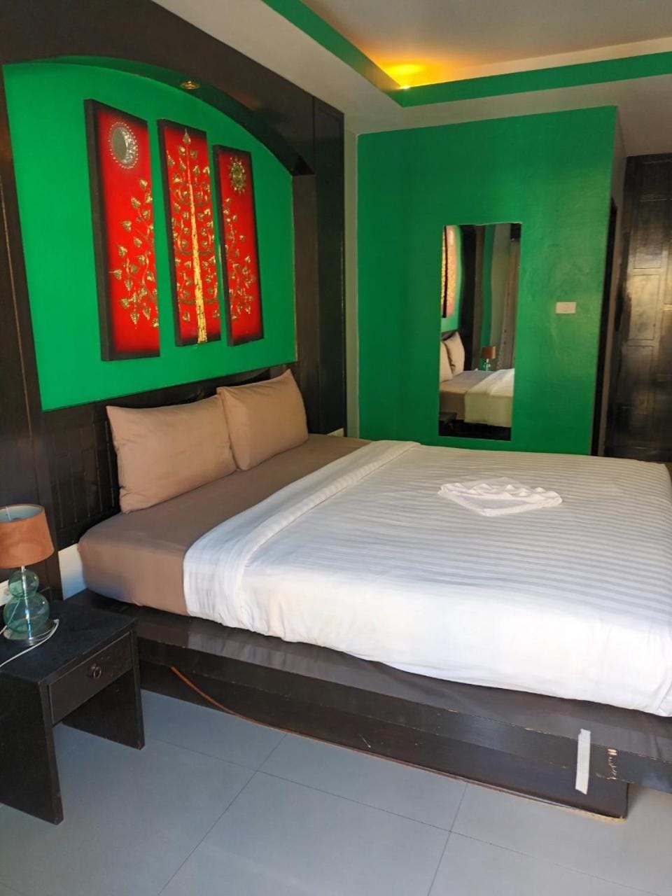 Bed, Photo of the whole room, Bedroom