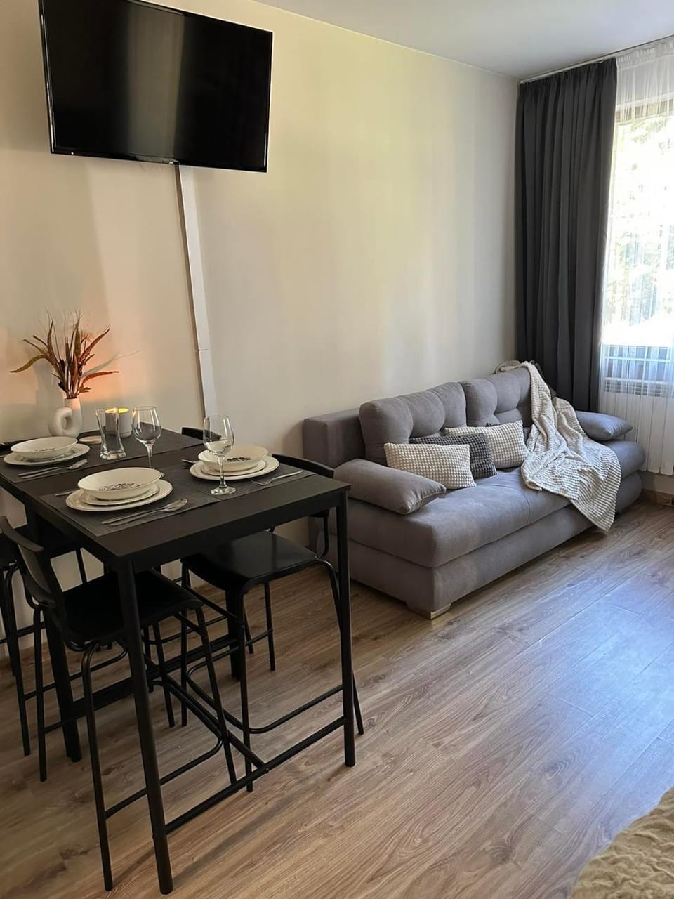 Cozy Riverside Pine Studio E5 Apartment in North Macedonia