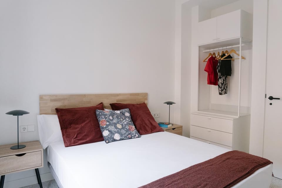 Bed, Photo of the whole room, Bedroom, towels, wardrobe