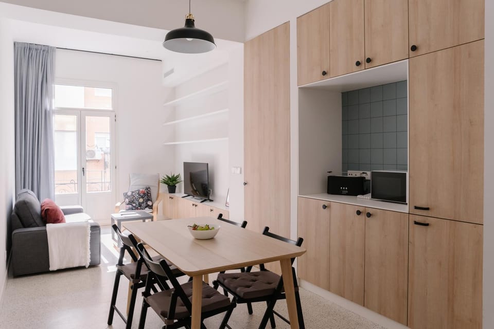 TV and multimedia, Kitchen or kitchenette, Dining area, stove