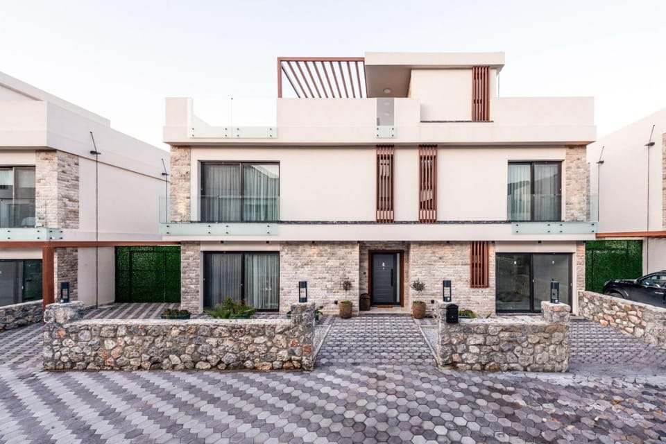 Property building, Day