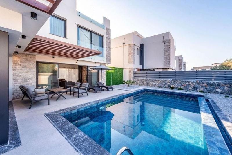 Property building, Patio, Day, Natural landscape, View (from property/room), Pool view, Swimming pool, Swimming pool, sunbed