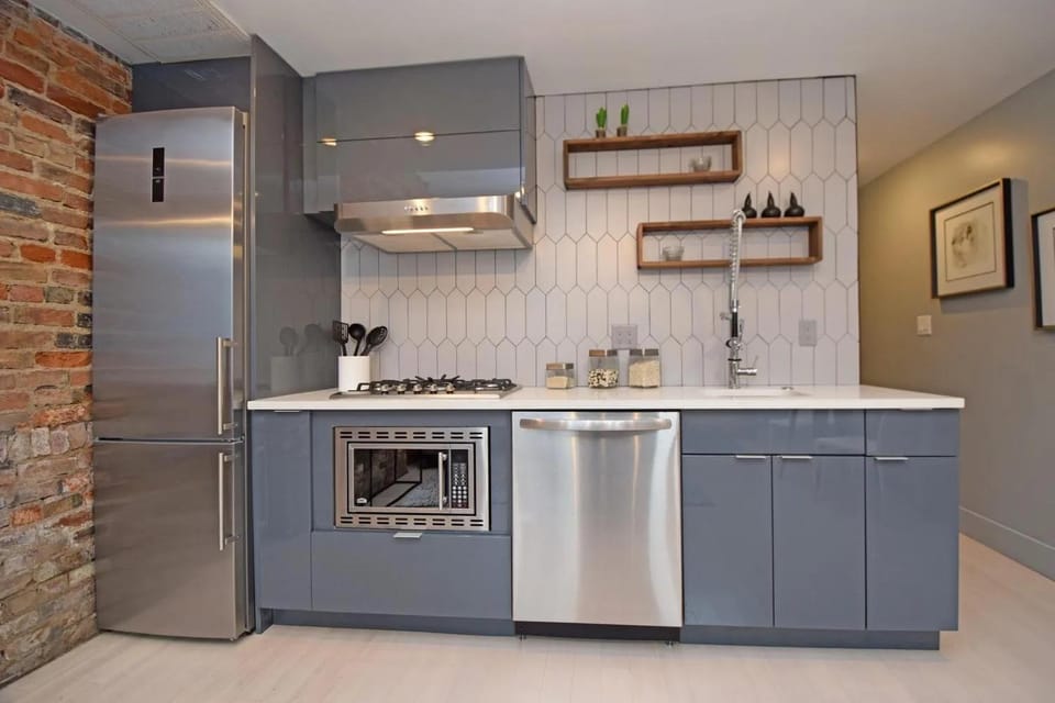 Kitchen or kitchenette, dishwasher, minibar, stove