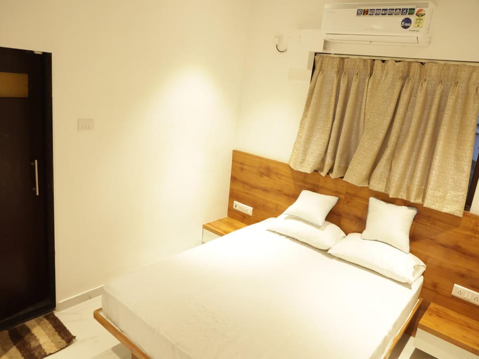 Hotel Majestic Love hotel in Maharashtra