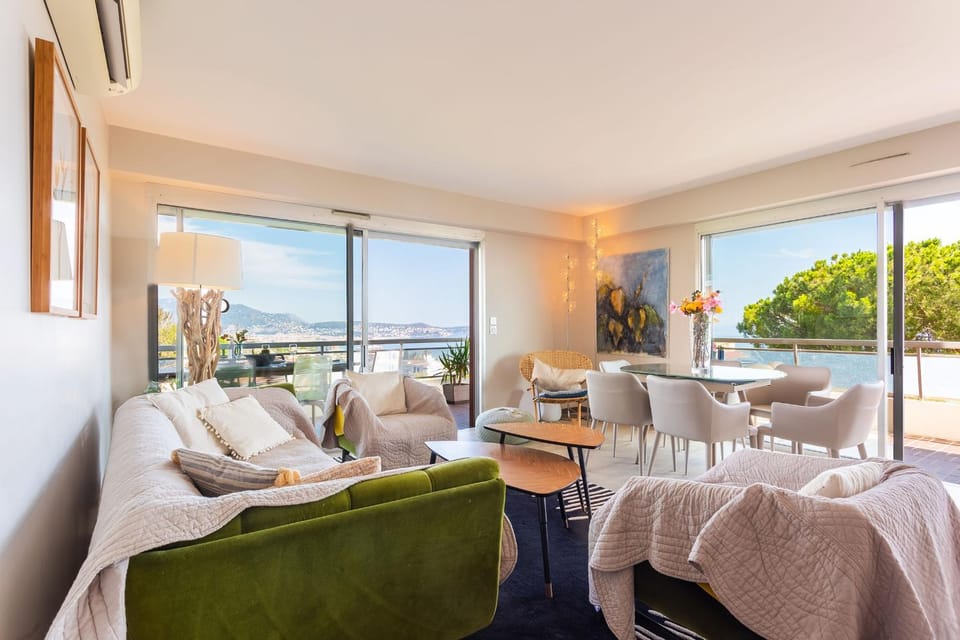 Living room, Dining area, Sea view