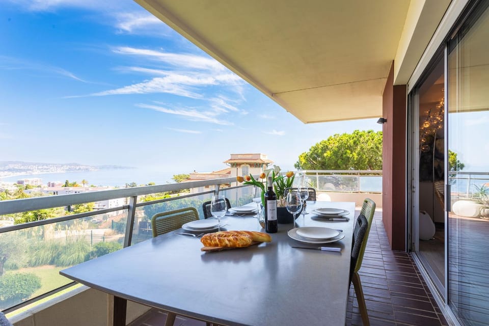 Patio, Dining area, Sea view