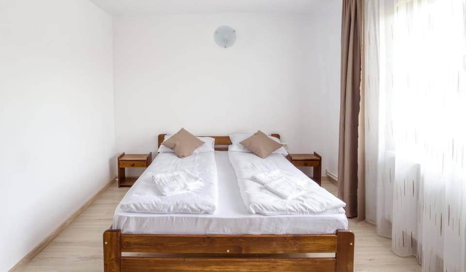 Bed, Photo of the whole room, towels