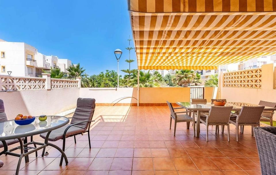 Property building, Balcony/Terrace, Living room
