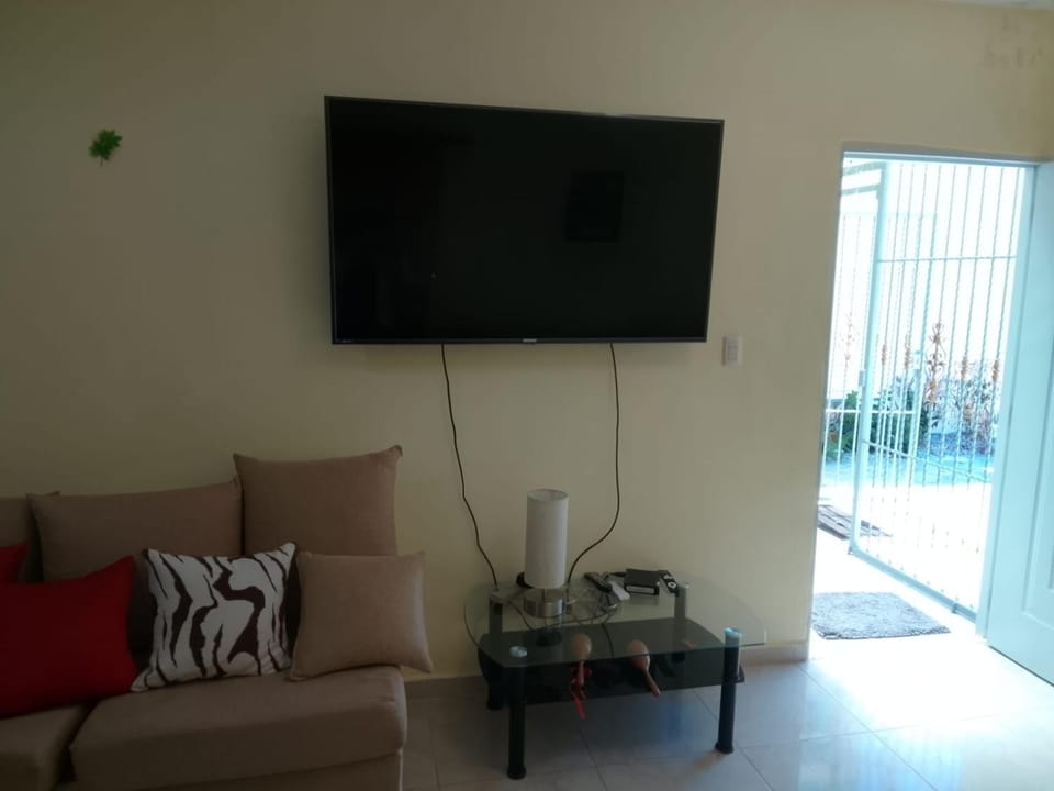 Communal lounge/ TV room, TV and multimedia, Living room, Seating area