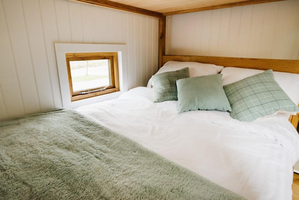 Bed, Internal: Not applicable to any particular room